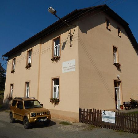 Hotel PENZION MANĚTÍN u Sv. Barbory Exterior foto